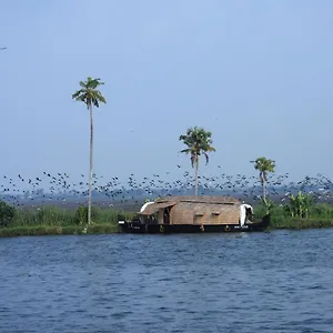 Botel Abad Premium House Boat, Kumarakom